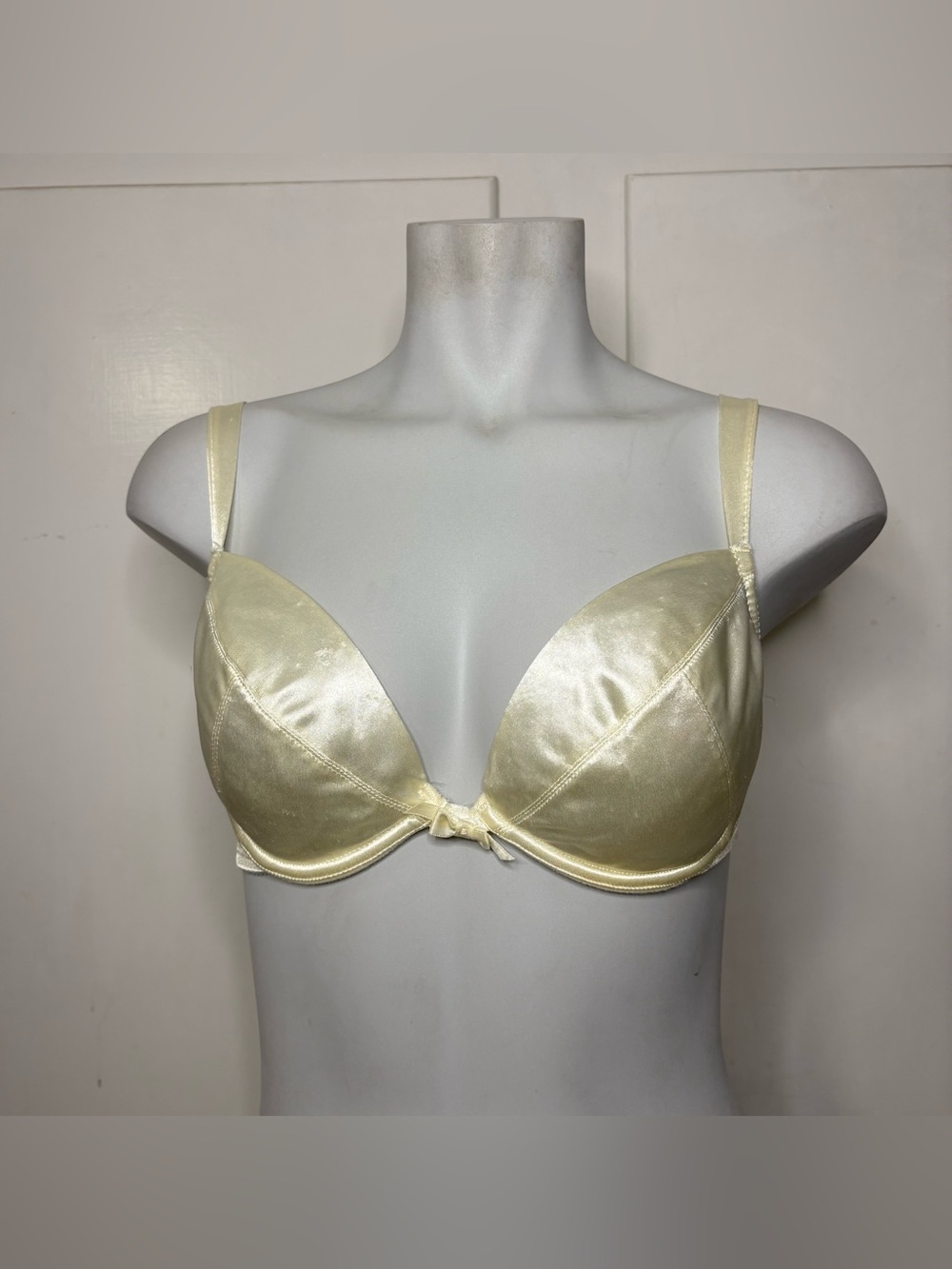 Vintage 90s White Satin Wonderbra Lightly Padded Underwire Bra Size 36C